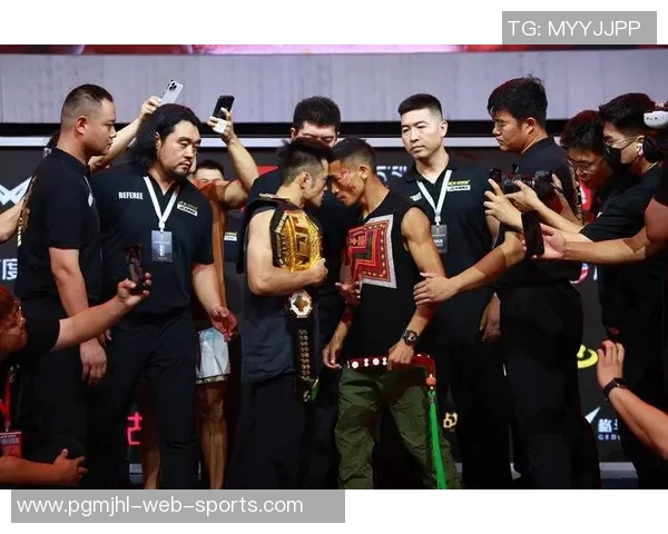 拳击赛现场火药味十足马威与老六激烈对抗被驱逐引发热议